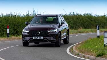 Volvo XC60 в повороте